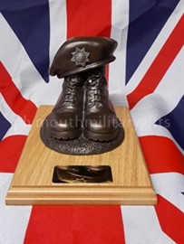 Irish Guards Presentation Boot & Beret Figure Light Oak base